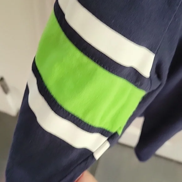 Seahawks Long Sleeved T-Shirt Made By NFL Team Apparel Size L - Picture 7 of 9